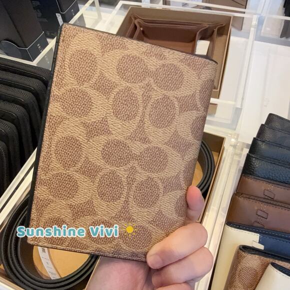 NWT Coach CW170 Passport Case in Signature Canvas Tan/Black - Picture 2 of 6